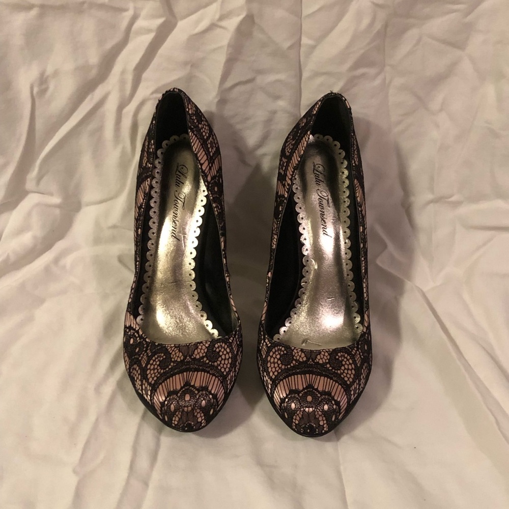 Lulu Townsend Black and Pink Heels with Lace Pattern